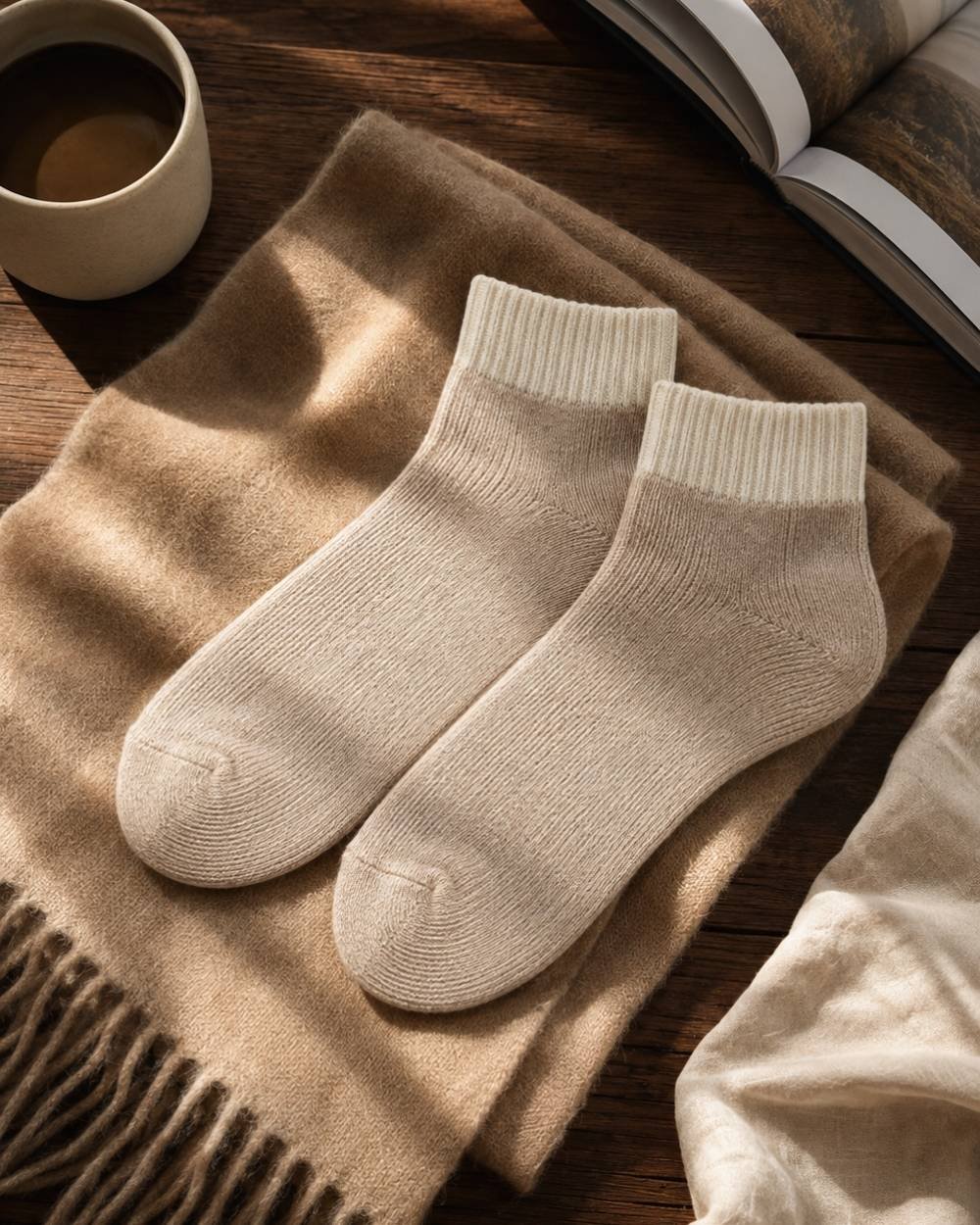 Essential Cashmere Ankle Socks - Image 3
