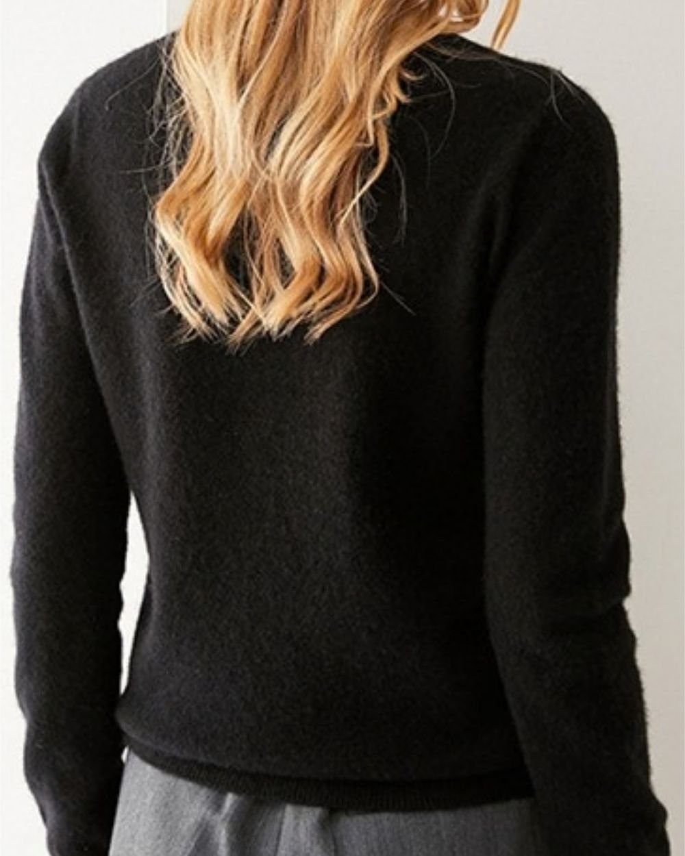 AVREN Women’s 100% Cashmere Classic Crewneck Sweater - Image 16